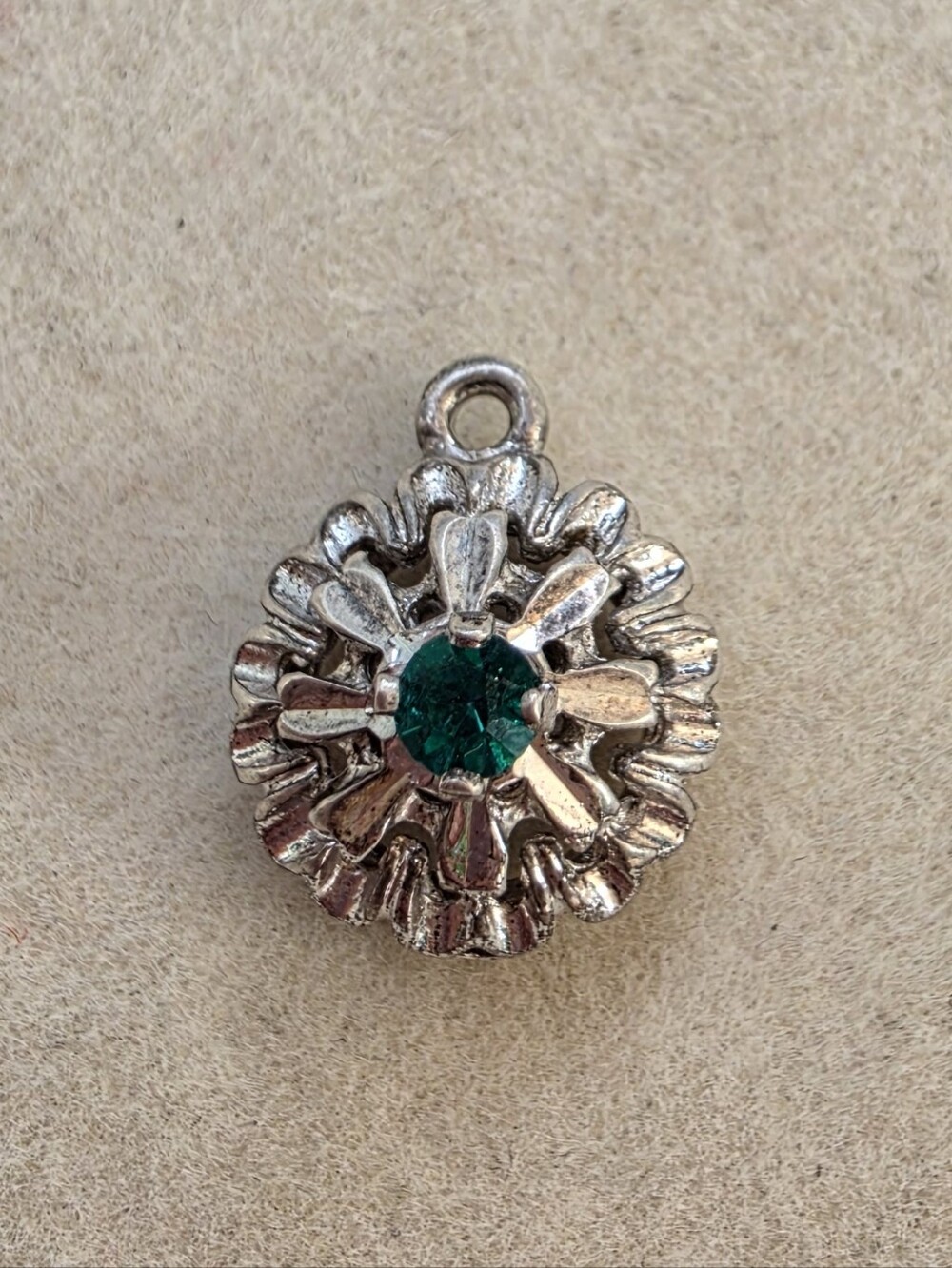 925 Sterling Silver Green Stone Floral Charm Pendant • 2.00g